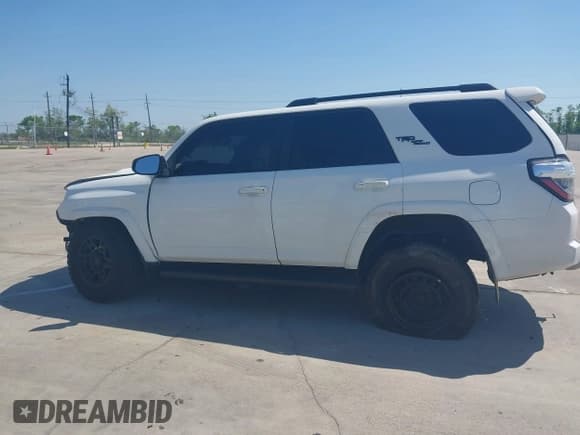 ✅ 2021 Toyota 4Runner TRD Off Road Premium • VIN: JTERU5JR7M5860987 • Lot: 41985060. Listed on IAAI with 59,135 mi. Free auction sales archive from the USA and detailed vehicle history report at DreamBid. Image 14.