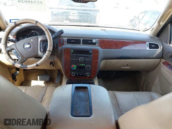 ✅ 2011 Chevrolet Suburban LT • VIN: 1GNSCJE03BR396610 • Lot: 42348029. Listed on IAAI with 249,280 mi. Free auction sales archive from the USA and detailed vehicle history report at DreamBid. Image 5.