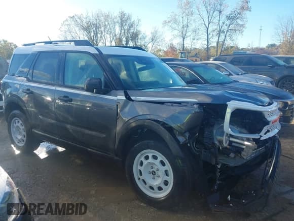✅ 2025 Ford Bronco Sport Heritage • VIN: 3FMCR9GN4SRE39810 • Lot: 43435366. Wystawiony na IAAI z przebiegiem 5 165 mil. Bezpłatny archiwum sprzedaży aukcyjnych z USA i szczegółowy raport historii pojazdu na DreamBid. Zdjęcie 1.