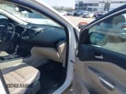 ✅ 2017 Ford Escape Titanium • VIN: 1FMCU0JD0HUA13334 • Lot: 43190777. Wystawiony na IAAI z przebiegiem 110 072 mil. Bezpłatny archiwum sprzedaży aukcyjnych z USA i szczegółowy raport historii pojazdu na DreamBid. Zdjęcie 5.