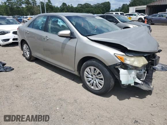 2014 Toyota Camry L z VIN 4T4BF1FK9ER378566, wystawiony jako Copart lot #65263795 z przebiegiem Nie podano mil oraz Szkoda całkowita • Salvage title. Historia ofert i sprzedaży dostępna na DreamBid. Obrazek 4.