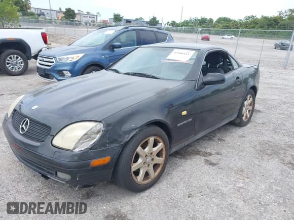 ✅ 1999 Mercedes-Benz SLK 230/320 • VIN: WDBKK47F0XF086064 • Лот: 42380513. Опубликован ранее на IAAI с пробегом 166 381 миль. Бесплатный доступ к архиву аукционных продаж из США и подробный отчёт об истории автомобиля на DreamBid. Изображение 2.