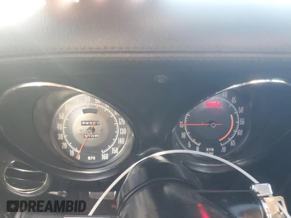 ✅ 1972 Chevrolet Corvette • VIN: 1Z37K2S5210274 • Lot: 85667144. Wystawiony na Copart z przebiegiem 64 356 mil. Bezpłatny archiwum sprzedaży aukcyjnych z USA i szczegółowy raport historii pojazdu na DreamBid. Zdjęcie 9.