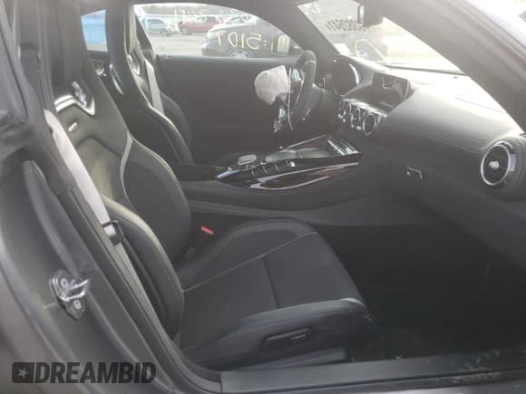 ✅ 2020 Mercedes-Benz AMG GT • VIN: W1KYJ8AA4LA029477 • Lot: 70382641. Wystawiony na Copart z przebiegiem 5 107 mil. Bezpłatny archiwum sprzedaży aukcyjnych z USA i szczegółowy raport historii pojazdu na DreamBid. Zdjęcie 5.