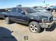 2007 Dodge Dakota SLT z VIN 1D7HW48J07S241356, wystawiony jako Copart lot #75355384 z przebiegiem 207 020 mil mil oraz Szkoda całkowita • Salvage title. Historia ofert i sprzedaży dostępna na DreamBid. Obrazek 4.