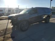 ✅ 2022 Chevrolet Suburban Z71 • VIN: 1GNSKDKD9NR215834 • Lot: 72825154. Wystawiony na Copart z przebiegiem 26 503 mil. Bezpłatny archiwum sprzedaży aukcyjnych z USA i szczegółowy raport historii pojazdu na DreamBid. Zdjęcie 1.