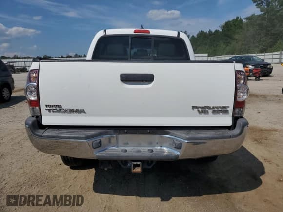 ✅ 2015 Toyota Tacoma PreRunner • VIN: 3TMJU4GN6FM179474 • Lot: 69581945. Listed on Copart with 211,078 mi. Free auction sales archive from the USA and detailed vehicle history report at DreamBid. Image 6.