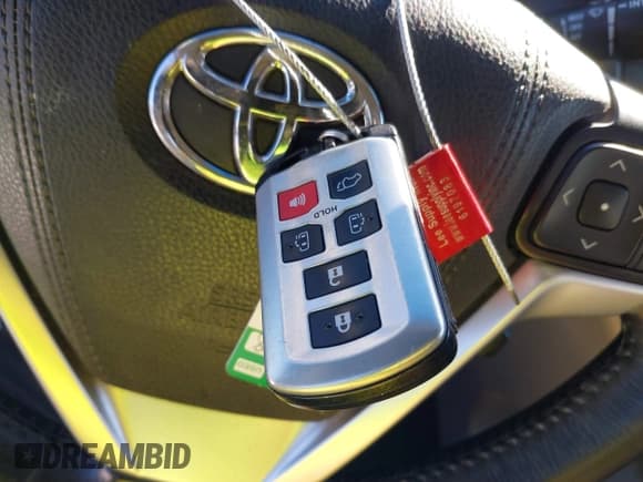 ✅ 2016 Toyota Sienna XLE • VIN: 5TDYK3DC6GS758189 • Lot: 41598251. Listed on IAAI with 129,050 mi. Free auction sales archive from the USA and detailed vehicle history report at DreamBid. Image 11.