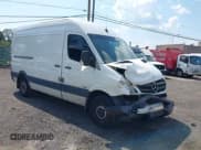 ✅ 2010 Mercedes-Benz Sprinter Cargo • VIN: WD3PE7CC0A5496785 • Lot: 42786272. Wystawiony na IAAI z przebiegiem 193 116 mil. Bezpłatny archiwum sprzedaży aukcyjnych z USA i szczegółowy raport historii pojazdu na DreamBid. Zdjęcie 1.