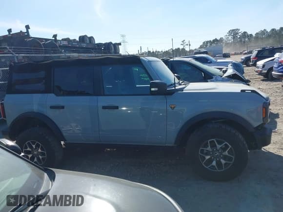 ✅ 2023 Ford Bronco • VIN: 1FMEE5DP7PLB81565 • Lot: 41891295. Wystawiony na IAAI z przebiegiem 27 890 mil. Bezpłatny archiwum sprzedaży aukcyjnych z USA i szczegółowy raport historii pojazdu na DreamBid. Zdjęcie 13.