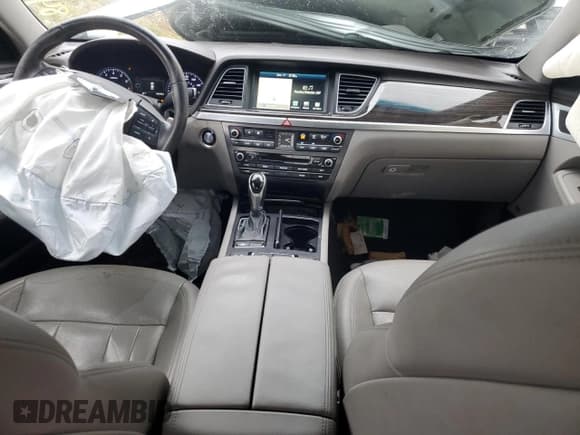 ✅ 2016 Hyundai Genesis 3.8L • VIN: KMHGN4JE3GU130306 • Lot: 84938404. Wystawiony na Copart z przebiegiem 145 778 mil. Bezpłatny archiwum sprzedaży aukcyjnych z USA i szczegółowy raport historii pojazdu na DreamBid. Zdjęcie 8.