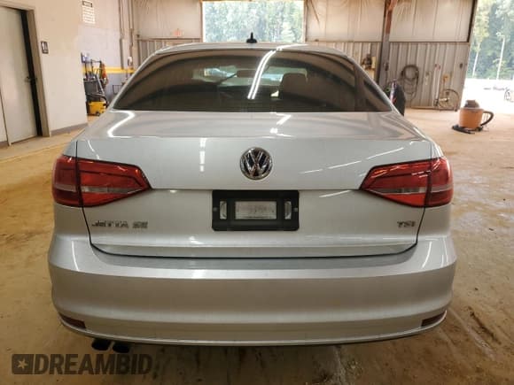 ✅ 2015 Volkswagen Jetta SE • VIN: 3VWD07AJ0FM299302 • Lot: 81592125. Wystawiony na Copart z przebiegiem Nie podano. Bezpłatny archiwum sprzedaży aukcyjnych z USA i szczegółowy raport historii pojazdu na DreamBid. Zdjęcie 6.