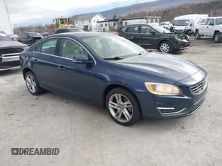 ✅ 2015 Volvo S60 T5 Premier • VIN: YV1612TK4F1334495 • Lot: 43638094. Wystawiony na IAAI z przebiegiem 137 917 mil. Bezpłatny archiwum sprzedaży aukcyjnych z USA i szczegółowy raport historii pojazdu na DreamBid. Zdjęcie 1.