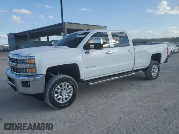 ✅ 2015 Chevrolet Silverado 2500HD LT • VIN: 1GC1CVE81FF100234 • Lot: 82527324. Wystawiony na Copart z przebiegiem 195 796 mil. Bezpłatny archiwum sprzedaży aukcyjnych z USA i szczegółowy raport historii pojazdu na DreamBid. Zdjęcie 1.