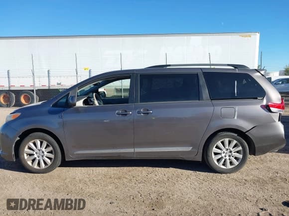 ✅ 2014 Toyota Sienna LE • VIN: 5TDJK3DC5ES092456 • Lot: 43571092. Listed on IAAI with 215,239 mi. Free auction sales archive from the USA and detailed vehicle history report at DreamBid. Image 14.