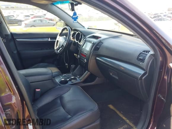 ✅ 2011 Kia Sorento SX • VIN: 5XYKWDA23BG094760 • Лот: 42243701. Опубликован ранее на IAAI с пробегом 167 165 миль. Бесплатный доступ к архиву аукционных продаж из США и подробный отчёт об истории автомобиля на DreamBid. Изображение 5.