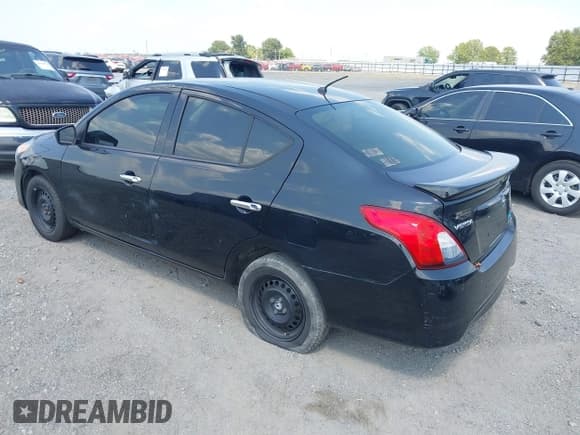 ✅ 2015 Nissan Versa S Plus • VIN: 3N1CN7AP1FL888484 • Лот: 42940476. Опубликован ранее на IAAI с пробегом 170 224 миль. Бесплатный доступ к архиву аукционных продаж из США и подробный отчёт об истории автомобиля на DreamBid. Изображение 3.