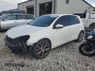 ✅ 2013 Volkswagen Golf GTI Driver's Edition • VIN: WVWHD7AJ7DW139858 • Lot: 62318675. Wystawiony na Copart z przebiegiem 120 348 mil. Bezpłatny archiwum sprzedaży aukcyjnych z USA i szczegółowy raport historii pojazdu na DreamBid. Zdjęcie 1.