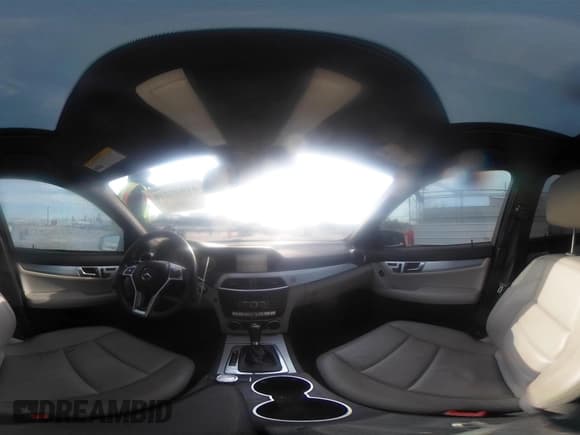 ✅ 2014 Mercedes-Benz C 250 Sport • VIN: WDDGF4HB5EA933412 • Lot: 41937278. Wystawiony na IAAI z przebiegiem 110 016 mil. Bezpłatny archiwum sprzedaży aukcyjnych z USA i szczegółowy raport historii pojazdu na DreamBid. Zdjęcie 19.