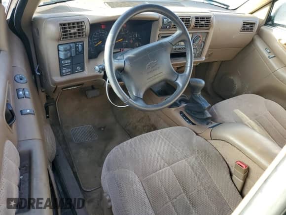 1997 Chevrolet Blazer with VIN 1GNCT18W6VK121296, listed as a Copart auction lot 86442035 with 92,389 mi miles and Clean title. Bid and sale history available at DreamBid. Image 8.