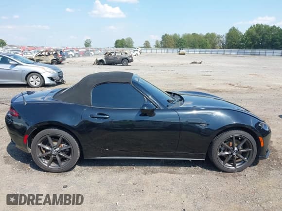 ✅ 2016 Mazda MX-5 Miata Club • VIN: JM1NDAC78G0107526 • Lot: 43130799. Wystawiony na IAAI z przebiegiem 74 966 mil. Bezpłatny archiwum sprzedaży aukcyjnych z USA i szczegółowy raport historii pojazdu na DreamBid. Zdjęcie 12.