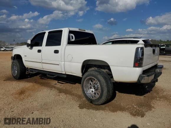 ✅ 2006 Chevrolet Silverado 2500HD Work Truck • VIN: 1GCHC23D46F162546 • Лот: 51618545. Опубликован ранее на Copart с пробегом 307 198 миль. Бесплатный доступ к архиву аукционных продаж из США и подробный отчёт об истории автомобиля на DreamBid. Изображение 2.