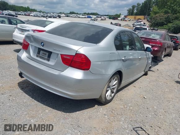 ✅ 2009 BMW 3 Series 328i • VIN: WBAPH77599NM27935 • Lot: 42638920. Listed on IAAI with 237,496 mi. Free auction sales archive from the USA and detailed vehicle history report at DreamBid. Image 4.