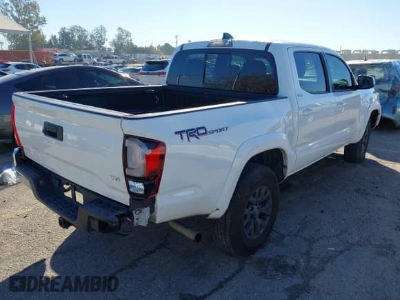 ✅ 2022 Toyota Tacoma SR5 • VIN: 3TMAZ5CNXNM184608 • Lot: 43794209. Wystawiony na IAAI z przebiegiem 48 491 mil. Bezpłatny archiwum sprzedaży aukcyjnych z USA i szczegółowy raport historii pojazdu na DreamBid. Zdjęcie 4.