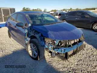 ✅ 2018 Chevrolet Cruze LT • VIN: 3G1BE6SM7JS513732 • Lot: 36132303. Wystawiony na Copart z przebiegiem 56 256 mil mil. Skorzystaj z bezpłatnego archiwum sprzedaży aukcyjnych z USA i zobacz szczegółowy raport historii pojazdu na DreamBid. Zdjęcie 4.