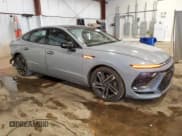 ✅ 2024 Hyundai Sonata N Line • VIN: KMHL54JC1RA353509 • Лот: 80670115. Опубликован ранее на Copart с пробегом 22 693 миль. Бесплатный доступ к архиву аукционных продаж из США и подробный отчёт об истории автомобиля на DreamBid. Изображение 4.