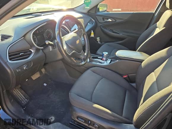 2019 Chevrolet Malibu RS z VIN 1G1ZG5ST2KF203553, wystawiony jako Copart lot #68933645 z przebiegiem 210 895 mil mil oraz Szkoda całkowita • Salvage title. Historia ofert i sprzedaży dostępna na DreamBid. Obrazek 7.