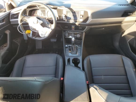 ✅ 2021 Volkswagen Jetta S • VIN: 3VWC57BU4MM100139 • Лот: 92348545. Опубликован ранее на Copart с пробегом 66 088 миль. Бесплатный доступ к архиву аукционных продаж из США и подробный отчёт об истории автомобиля на DreamBid. Изображение 8.