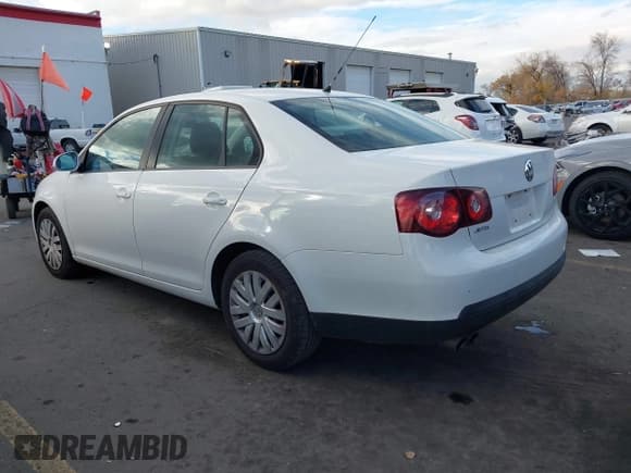 ✅ 2010 Volkswagen Jetta S • VIN: 3VWJX7AJ3AM003616 • Лот: 43747102. Опубликован ранее на IAAI с пробегом 186 283 миль. Бесплатный доступ к архиву аукционных продаж из США и подробный отчёт об истории автомобиля на DreamBid. Изображение 3.