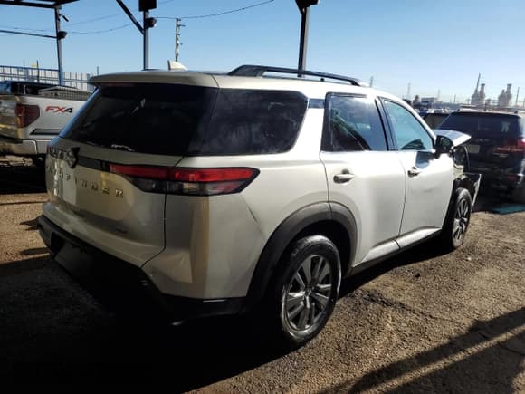 ✅ 2024 Nissan Pathfinder SV • VIN: 5N1DR3BA2RC259451 • Lot: 82160815. Listed on Copart with 68,792 mi. Free auction sales archive from the USA and detailed vehicle history report at DreamBid. Image 3.