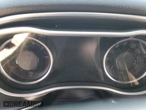 ✅ 2018 Dodge Challenger SXT Plus • VIN: 2C3CDZAG4JH333823 • Lot: 41182013. Wystawiony na Copart z przebiegiem Nie podano. Bezpłatny archiwum sprzedaży aukcyjnych z USA i szczegółowy raport historii pojazdu na DreamBid. Zdjęcie 9.