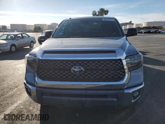 ✅ 2019 Toyota Tundra SR5 • VIN: 5TFDY5F13KX854563 • Lot: 90518715. Wystawiony na Copart z przebiegiem 67 985 mil. Bezpłatny archiwum sprzedaży aukcyjnych z USA i szczegółowy raport historii pojazdu na DreamBid. Zdjęcie 5.