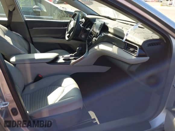 2023 Toyota Camry SE с VIN 4T1G11BKXPU098596, выставлен на аукционе IAAI как лот 42050571 с пробегом 22 817 миль миль и . История ставок и продаж доступна на DreamBid. Изображение 5.