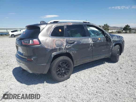 ✅ 2019 Jeep Cherokee Overland • VIN: 1C4PJMJN9KD174089 • Lot: 68686035. Listed on Copart with 103,346 mi. Free auction sales archive from the USA and detailed vehicle history report at DreamBid. Image 3.
