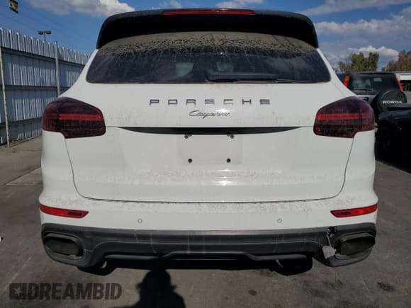 ✅ 2016 Porsche Cayenne • VIN: WP1AA2A2XGKA09329 • Lot: 81347585. Wystawiony na Copart z przebiegiem 131 925 mil. Bezpłatny archiwum sprzedaży aukcyjnych z USA i szczegółowy raport historii pojazdu na DreamBid. Zdjęcie 6.