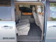 ✅ 2010 Chrysler Town & Country Limited • VIN: 2A4RR7DX4AR451835 • Lot: 42292260. Wystawiony na IAAI z przebiegiem 184 666 mil. Bezpłatny archiwum sprzedaży aukcyjnych z USA i szczegółowy raport historii pojazdu na DreamBid. Zdjęcie 8.