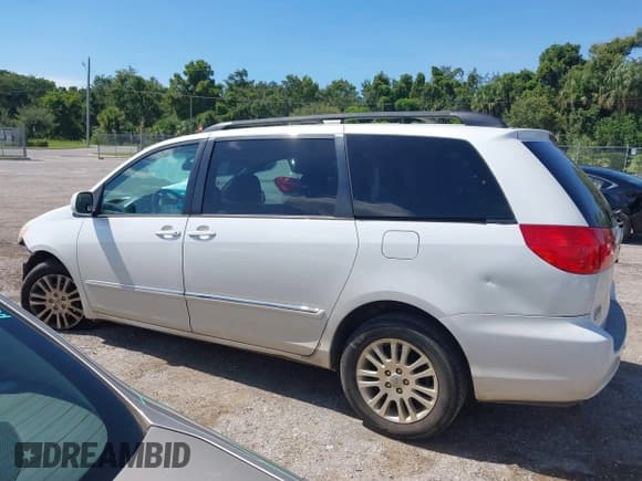 ✅ 2008 Toyota Sienna XLE • VIN: 5TDZK22C68S212074 • Lot: 42977851. Wystawiony na IAAI z przebiegiem 203 925 mil. Bezpłatny archiwum sprzedaży aukcyjnych z USA i szczegółowy raport historii pojazdu na DreamBid. Zdjęcie 15.