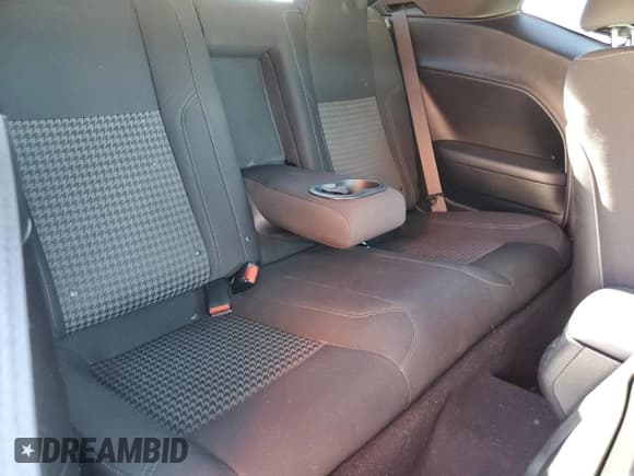 ✅ 2019 Dodge Challenger SXT • VIN: 2C3CDZAG0KH667901 • Lot: 72828702. Wystawiony na Copart z przebiegiem 40 968 mil. Bezpłatny archiwum sprzedaży aukcyjnych z USA i szczegółowy raport historii pojazdu na DreamBid. Zdjęcie 10.