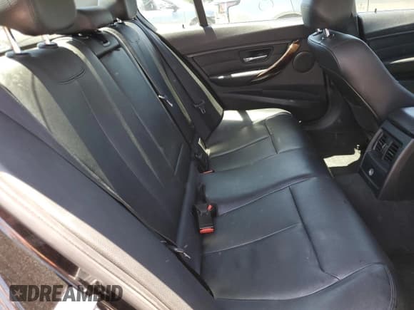 ✅ 2015 BMW 3 Series 328i • VIN: WBA3A5G57FNS82980 • Lot: 57552205. Wystawiony na Copart z przebiegiem 149 744 mil. Bezpłatny archiwum sprzedaży aukcyjnych z USA i szczegółowy raport historii pojazdu na DreamBid. Zdjęcie 10.