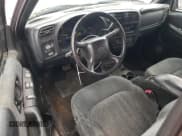 ✅ 2000 Chevrolet S-10 LS • VIN: 1GCDT19W3YK179978 • Lot: 89890655. Listed on Copart with 194,078 mi. Free auction sales archive from the USA and detailed vehicle history report at DreamBid. Image 8.