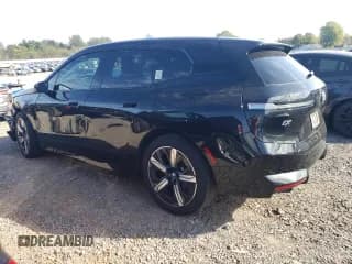 ✅ 2024 BMW iX xDrive50 • VIN: WB523CF08RCR00371 • Lot: 85160785. Wystawiony na Copart z przebiegiem 27 083 mil. Bezpłatny archiwum sprzedaży aukcyjnych z USA i szczegółowy raport historii pojazdu na DreamBid. Zdjęcie 2.