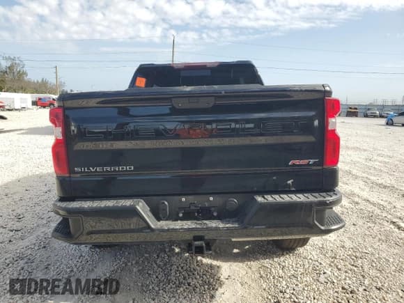 ✅ 2021 Chevrolet Silverado 1500 RST • VIN: 1GCUYEET5MZ291011 • Lot: 52319985. Wystawiony na Copart z przebiegiem 2 223 mil. Bezpłatny archiwum sprzedaży aukcyjnych z USA i szczegółowy raport historii pojazdu na DreamBid. Zdjęcie 6.