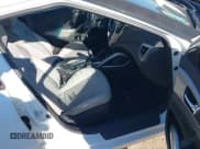 ✅ 2013 Hyundai Veloster w/Black Int • VIN: KMHTC6AD3DU164328 • Lot: 41706019. Wystawiony na IAAI z przebiegiem 106 976 mil. Bezpłatny archiwum sprzedaży aukcyjnych z USA i szczegółowy raport historii pojazdu na DreamBid. Zdjęcie 5.