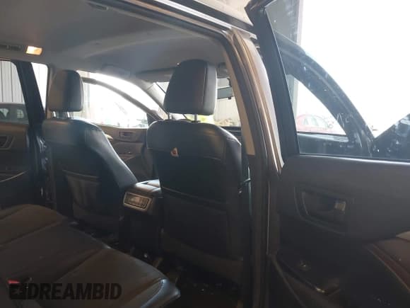 ✅ 2015 Toyota Highlander LE • VIN: 5TDBKRFH7FS144834 • Lot: 42939376. Wystawiony na IAAI z przebiegiem 217 104 mil. Bezpłatny archiwum sprzedaży aukcyjnych z USA i szczegółowy raport historii pojazdu na DreamBid. Zdjęcie 8.