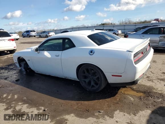 ✅ 2015 Dodge Challenger R/T Plus • VIN: 2C3CDZBT0FH714510 • Lot: 39559444. Wystawiony na Copart z przebiegiem 101 772 mil. Bezpłatny archiwum sprzedaży aukcyjnych z USA i szczegółowy raport historii pojazdu na DreamBid. Zdjęcie 2.