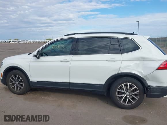 ✅ 2019 Volkswagen Tiguan SE • VIN: 3VV2B7AX3KM004357 • Lot: 43395115. Wystawiony na IAAI z przebiegiem 111 568 mil. Bezpłatny archiwum sprzedaży aukcyjnych z USA i szczegółowy raport historii pojazdu na DreamBid. Zdjęcie 14.
